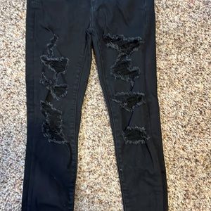 Ae jeans black with rips in the front